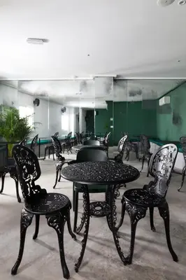 Zona de estar de 2060 The Newton Hostel