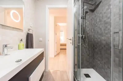 Un baño de Apartamento en Chamberí