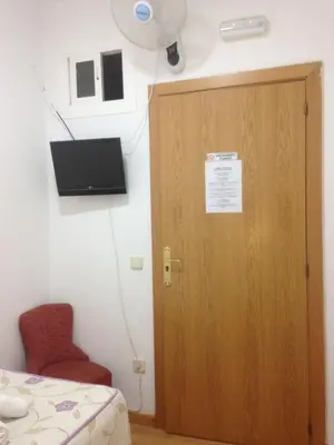 Una televisión o centro de entretenimiento en Hostal Nersan2