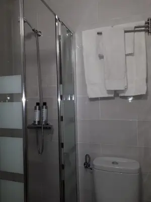 Un baño de Hostal Casa Chueca