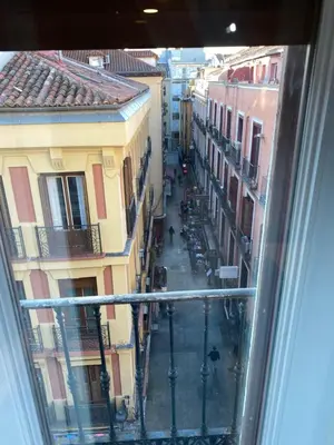 Edificio en el que se encuentra el hostal o pensión