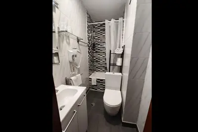 Un baño de Hostal Cervantes