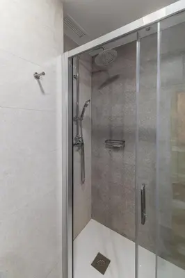 Un baño de Apartamentos Madrid