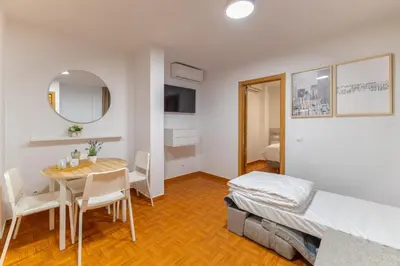 Una televisión o centro de entretenimiento en Apartamentos Madrid