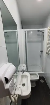 Un baño de CH Lemon Rooms - Madrid