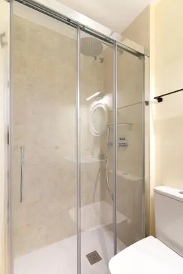 Un baño de Hostal Evoke Madrid