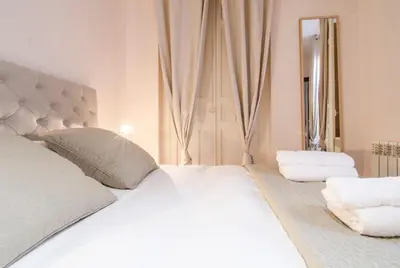 Cama o camas de una habitación en Refurbished spacious 2BD 2BTH - Malasaña