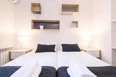 Cama o camas de una habitación en Refurbished spacious 2BD 2BTH - Malasaña