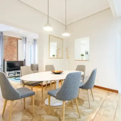 Refurbished spacious 2BD 2BTH - Malasaña