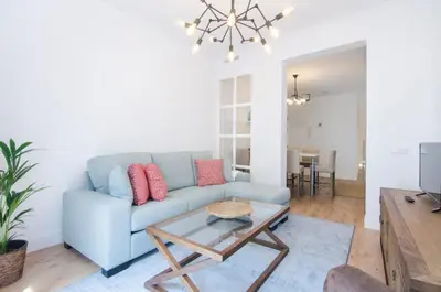 Zona de estar de Bright Cozy 2BD 2BTH with Balcony - Chueca