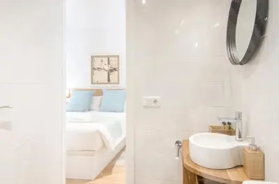 Cama o camas de una habitación en Bright Cozy 2BD 2BTH with Balcony - Chueca