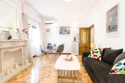 Zona de estar de Bright Modern 3BD - Barrio de las Letras