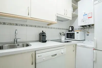 Una cocina o zona de cocina en Amazing Unique 1BD 1BTH - Sol Madrid center