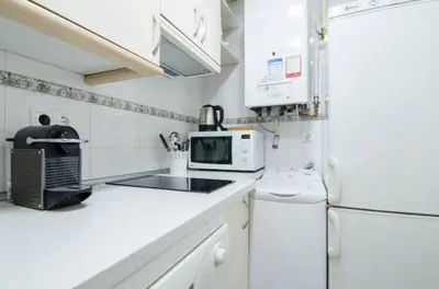 Una cocina o zona de cocina en Amazing Unique 1BD 1BTH - Sol Madrid center