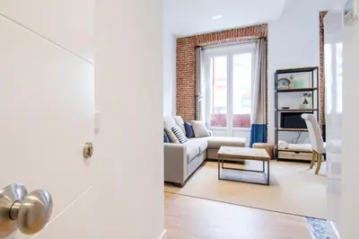 Una televisión o centro de entretenimiento en Cozy with Balconies - 1Bedroom 1Bathroom - Sol
