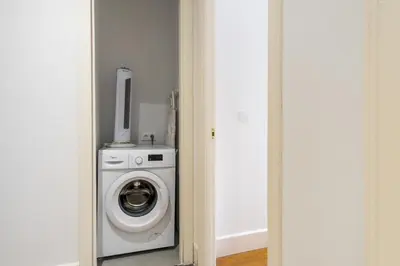 Plano de Bright Spacious 2BD - City center