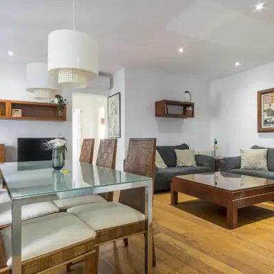 Bright Spacious 2BD - City center