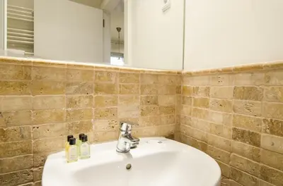 Un baño de Bright Spacious 2BD 2BTH - Las Letras