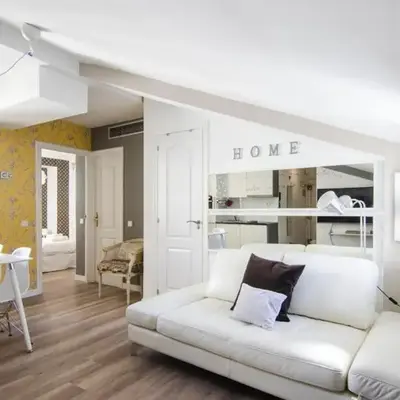 Bright Cozy 1 BD- Retiro
