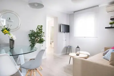Una televisión o centro de entretenimiento en Sol City center -2BD 2BTH - Modern apartment