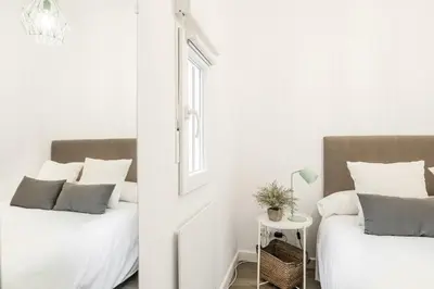 Cama o camas de una habitación en Waou Malasaña I - Alquiler Corta Duración