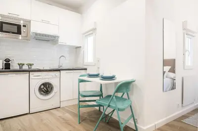 Una cocina o zona de cocina en Waou Malasaña I - Alquiler Corta Duración