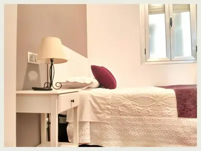 Cama o camas de una habitación en Hostal Bruña Paseo del Prado