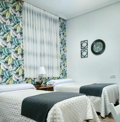 Cama o camas de una habitación en Hostal Bruña Paseo del Prado