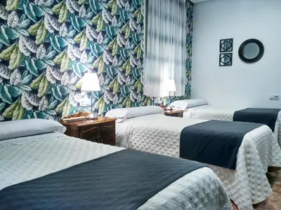 Cama o camas de una habitación en Hostal Bruña Paseo del Prado