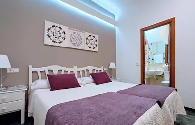 Cama o camas de una habitación en Hostal Bruña Paseo del Prado