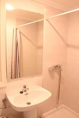 Un baño de Apartments Heart of Madrid