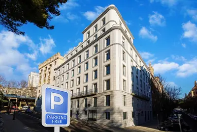 Edificio en el que se encuentra el apartahotel