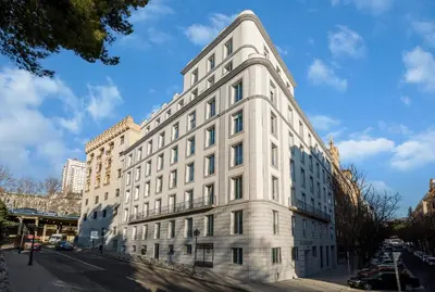 Edificio en el que se encuentra el apartahotel