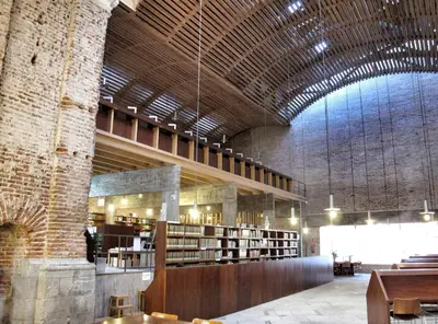 Un restaurante o sitio para comer en Moderno Apartamento en Lavapiés