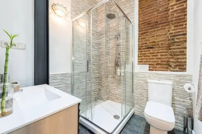 Un baño de Moderno Apartamento en Lavapiés