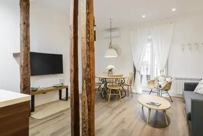 Una televisión o centro de entretenimiento en Madrid Center, Apartamento de 2 dormitorios