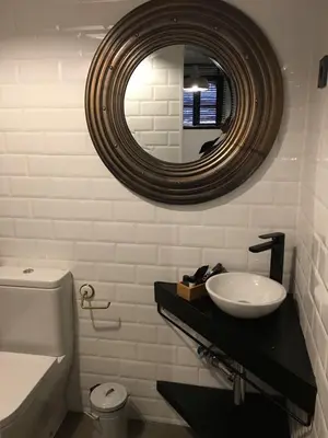 Un baño de LaNave