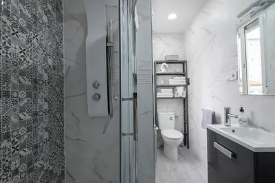 Un baño de 14 Mirasierras