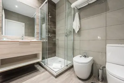 Un baño de Puerta Del Sol City Center