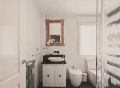 Un baño de City Deluxe Apartment- Alquiler corta duración
