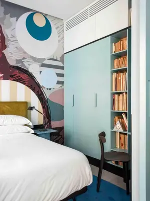 Cama o camas de una habitación en AmazINN Collection Madrid Amor de Dios