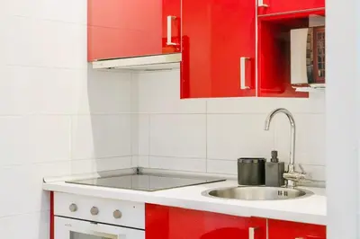 Una cocina o zona de cocina en Gran Via MidStay