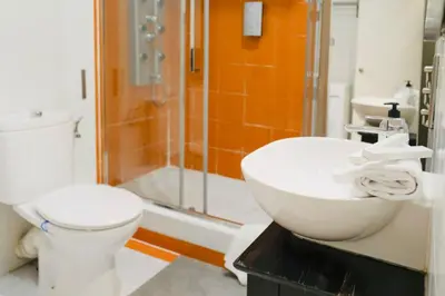 Un baño de Gran Via MidStay