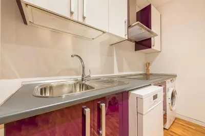 Una cocina o zona de cocina en For You Rentals Velazquez apartment TEMPORAL VEL551