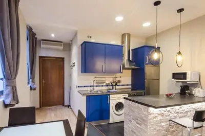 Una cocina o zona de cocina en Cozy apartment-2Bedroom 1Bath-Malasaña