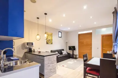 Una cocina o zona de cocina en Cozy apartment-2Bedroom 1Bath-Malasaña