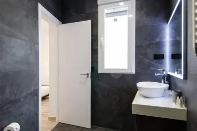 Un baño de La latina -2BD 2BTH -Brand-new apartment