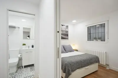 Cama o camas de una habitación en LEEWAYS APARTMENT in SAN LORENZO