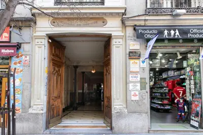 Supermercado u otro tipo de tienda en el hostal o pensión o alrededores