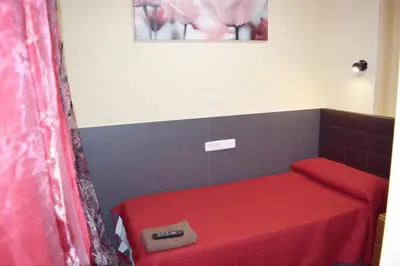 Cama o camas de una habitación en Hostal Numancia